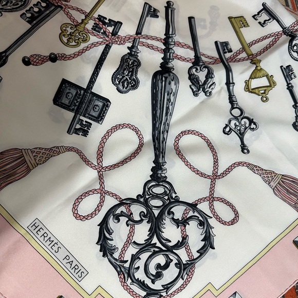 HERMES ❤️🌟 “LES CLES” SILK SCARF HAND-ROLLED EDGES W/ BOX⭐️ - Picture 5 of 6